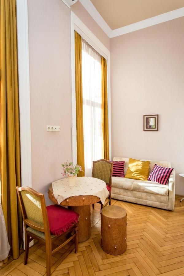 Hb Apartments Mari Brose Tiflis Exterior foto